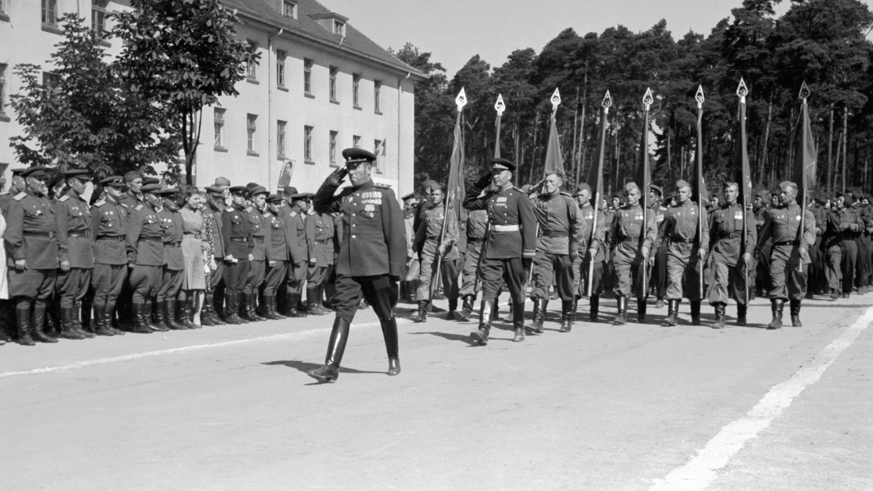 Брест парад вермахта. Парад РККА И вермахта в Бресте. Парад в Бресте 1939. Германо Советский парад Брест 1939. Совместный парад РККА В Бресте 1939.